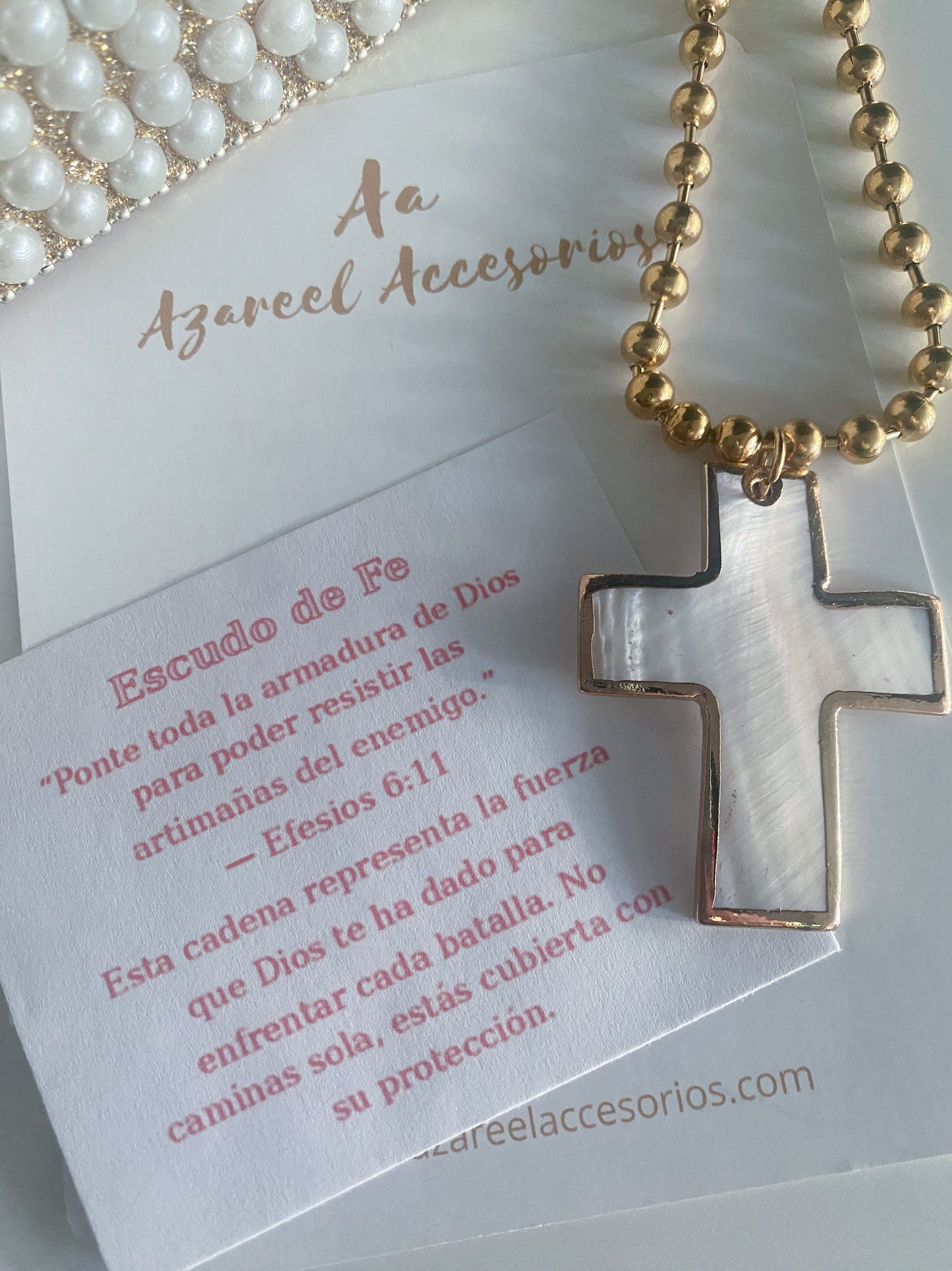Escudo de Fe Necklace