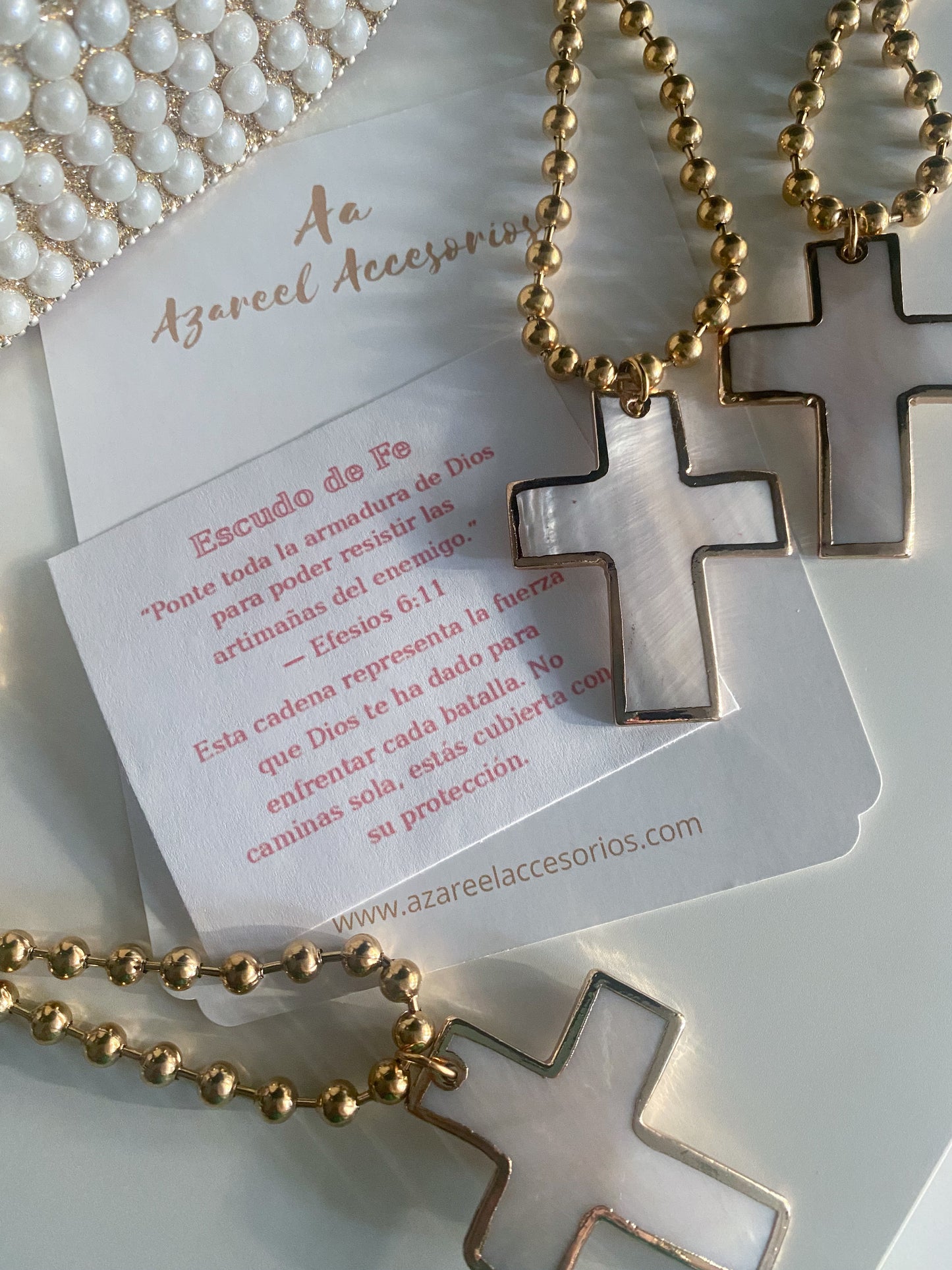 Escudo de Fe Necklace