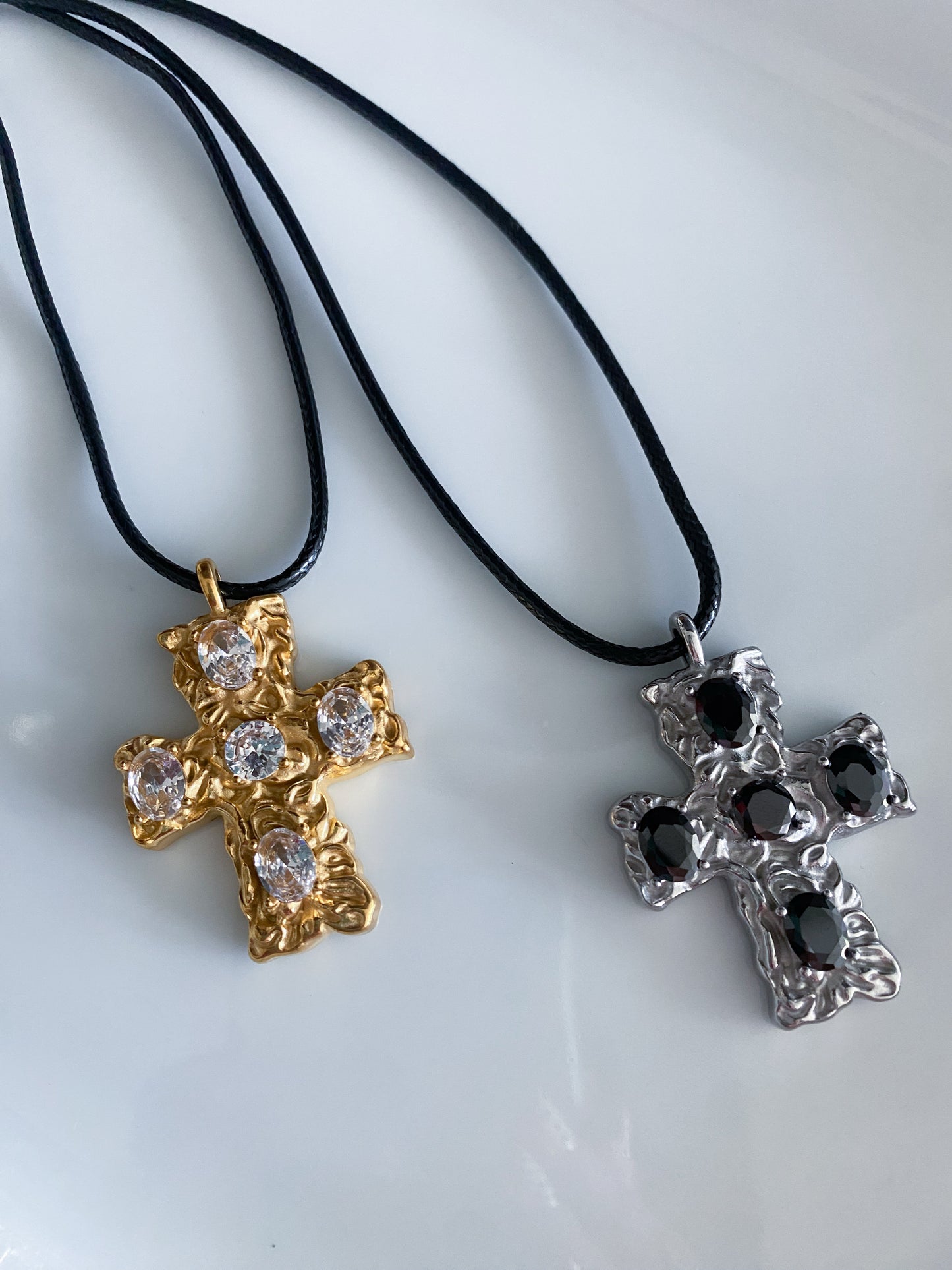 Cruz de Redención Necklace