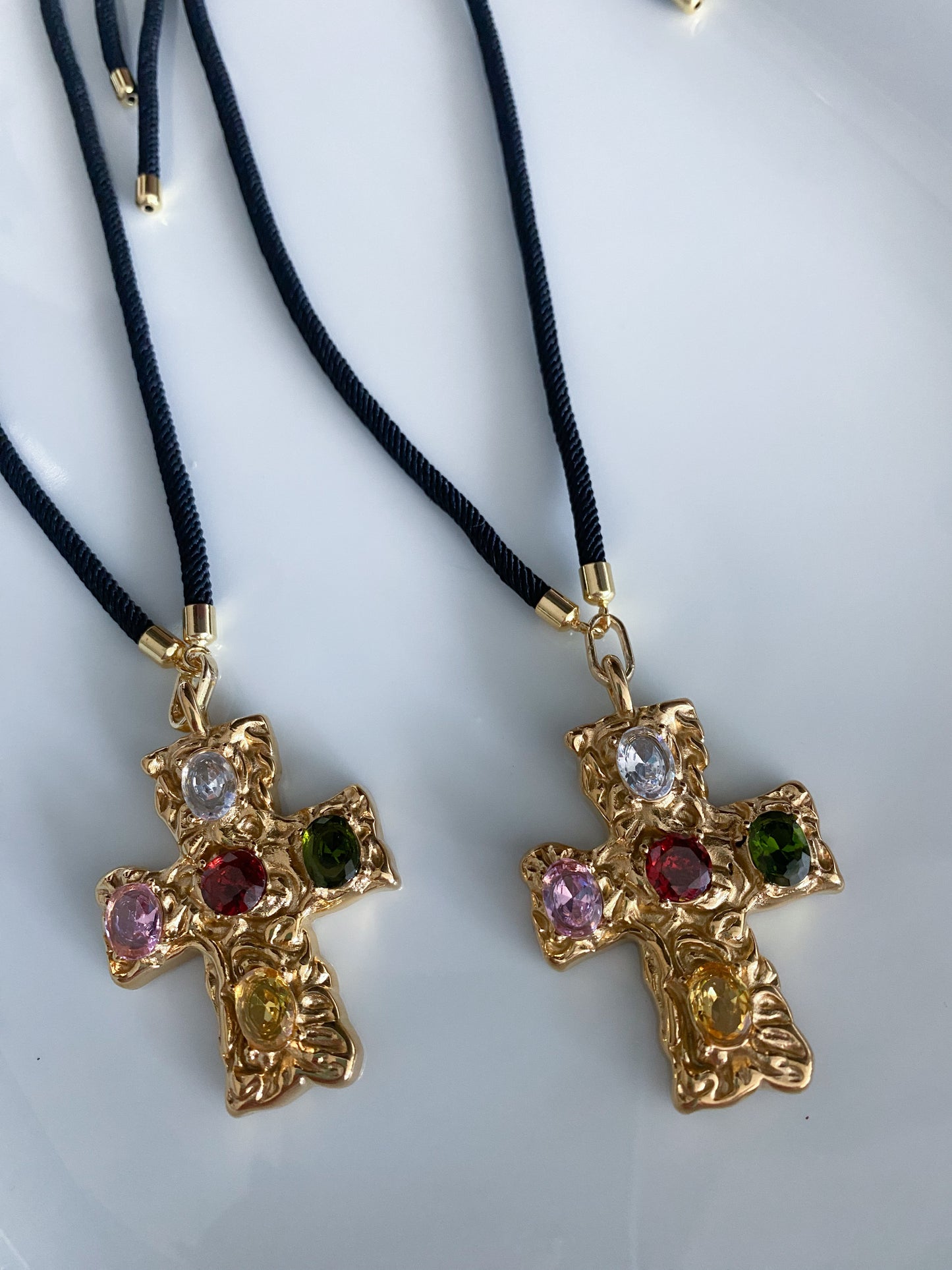 Cruz de Promesa Necklace