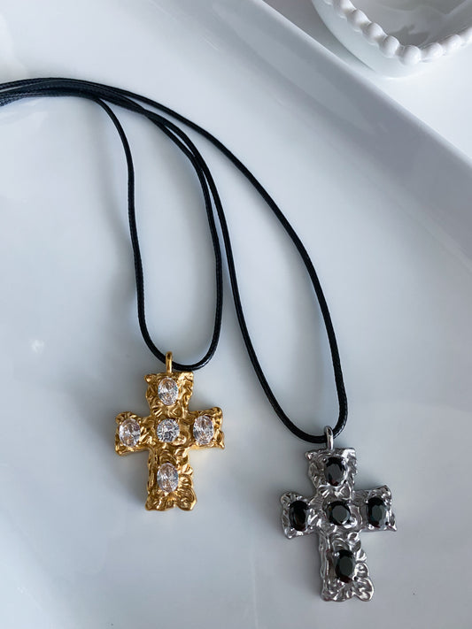 Cruz de Redención Necklace