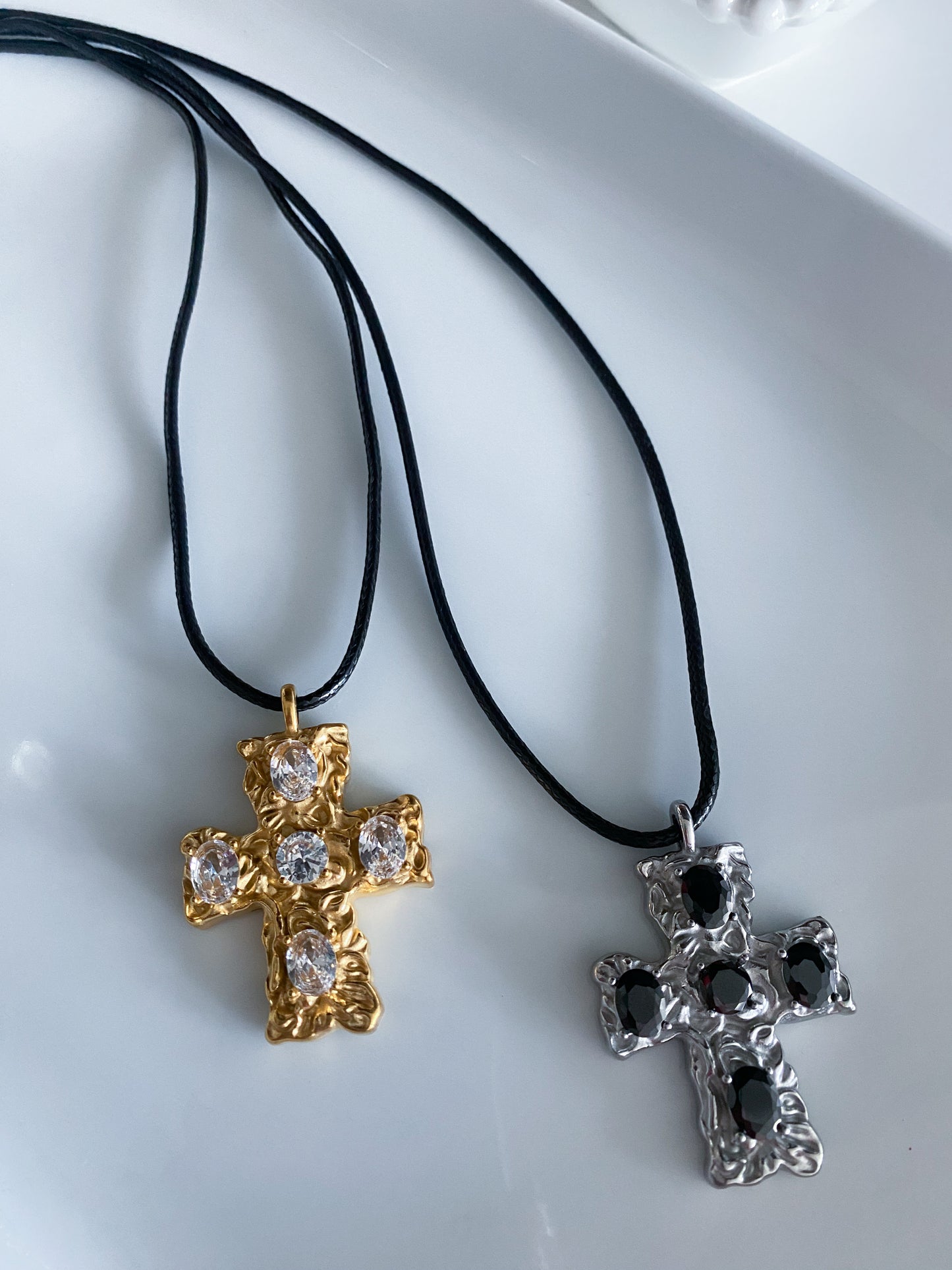 Cruz de Redención Necklace